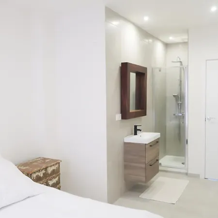 Beachfront La Apartment